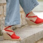 Alpargata cuña alta con cintas