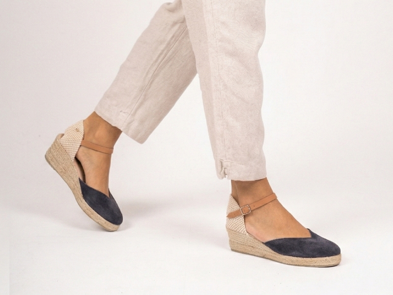 Alpargata cuña media de serraje con pulsera GAIA