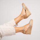 alpargata ca 601 modelo Alpargata cuña alta de lino con pulsera al tobillo