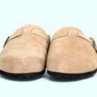 zueco serraje forrado piedra 2 Zueco BIO de serraje con forro interior de pelo boreal en color piedra