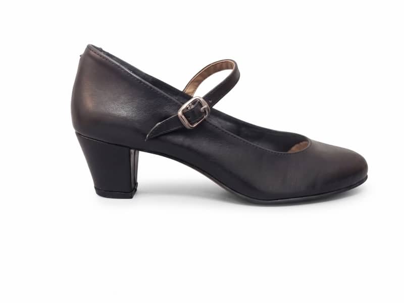 Zapato Iniciación Piel Trabilla claveteado 1 Zapatos de flamenco iniciación piel con correa
